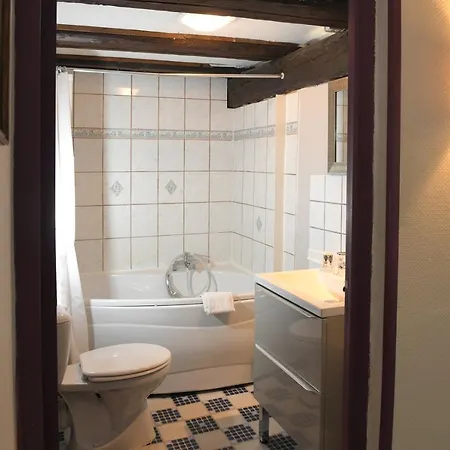 Chez Le Vigneron Studio Fushia Bed & Breakfast *