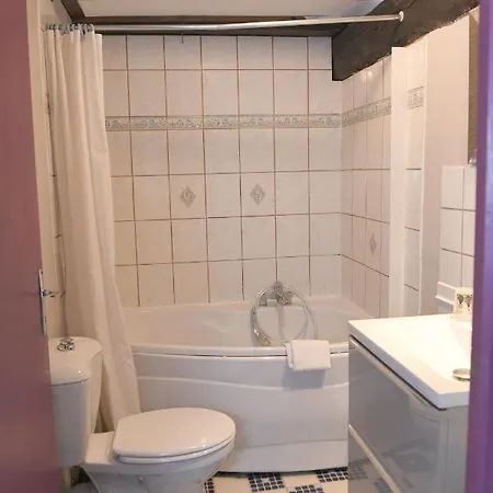 Chez Le Vigneron Studio Fushia Bed & Breakfast *